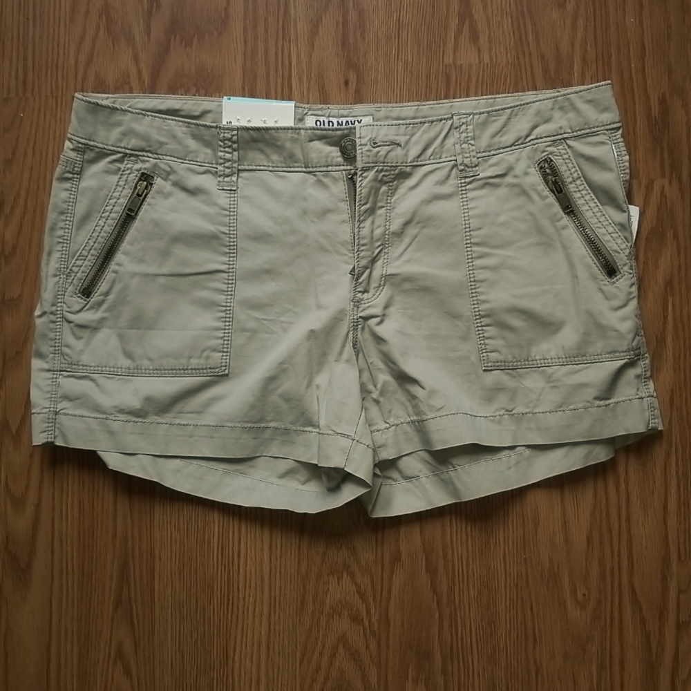 Women's Old Navy khaki shorts, size 10
